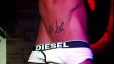 გარეთ - Busty ავსტრალიელი ბავშვი თითის ერთმანეთს