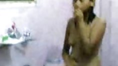 მაცდუნებელი გოგონა ბუში თამაშობს და,