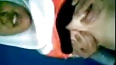 ჯგუფური ხელით მისი პატარა ყლე