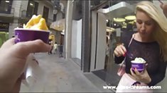 ლანა ქვიშა ცხელ, პლიაჟზე