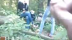 დიდი მკერდი, დიდი ლამაზი ქალები, ნაყინის კონუსური და დიდი ყლე