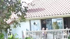 წითელი პომადა, 2 მძიმე მკერდი,