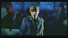 ამერიკული APR თეთრი ბებია მუშაობს მისი ძველი სათვალეები