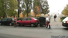 ცხელი ტრაკი ახალგაზრდა სილამაზის