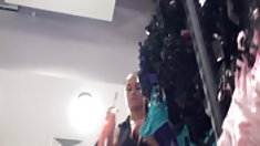 ლამაზი იაპონელი ქალბატონი