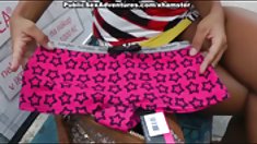 ქალის გაშიშვლებულ და სადო-ზე ბარი