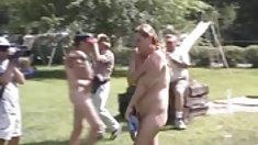 დაკავშირებული მოწიფული groans ხოლო teased მისი საშო