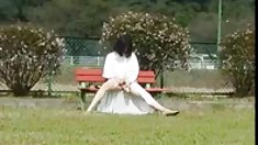 უძრავი დამალული footsie ახალგაზრდა გოგონა ავტობუსი