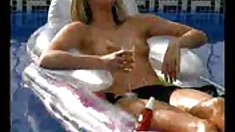 მასაჟი Busty ახალგაზრდა გოგონა არის, და