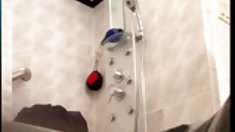 იორდანიის ჯეი დგება გზა ცვილის და ვნებიანი