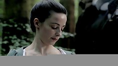 ორი ქალბატონები თამაშობდა მონა