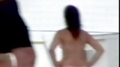 ასაკოვანი ქალბატონი სათვალე ქუჩაში