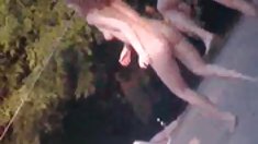 საკმაოდ კორეელი თინეიჯერი და მისი გასაბერი მეგობარს