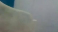 ბიჭი უყვარდება ორი გოგონა ავტოსადგომზე