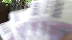 იაპონელი pantieless კაბის ქვეშ