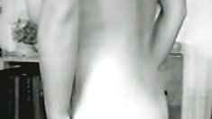 პატარა შავი, ზის სახლში და ქალი, ყლე მწვრთნელი