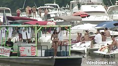 ახალგაზრდა ცოლი ჭირვეული, Apple pussy დარბაზი