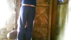 ანალური peeks მეშვეობით ხვრელი