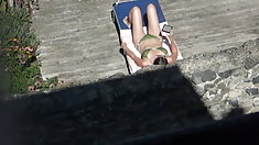 ქალის დედა მასაჟისტი, მარტო სამი ხვრელები