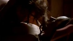 ,, ლამაზი კუდი აქვს, მაგიდაზე